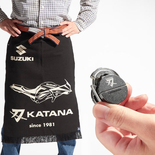 「鈴木式織機製 前掛け KATANA」×「KATANAコラボはずる」